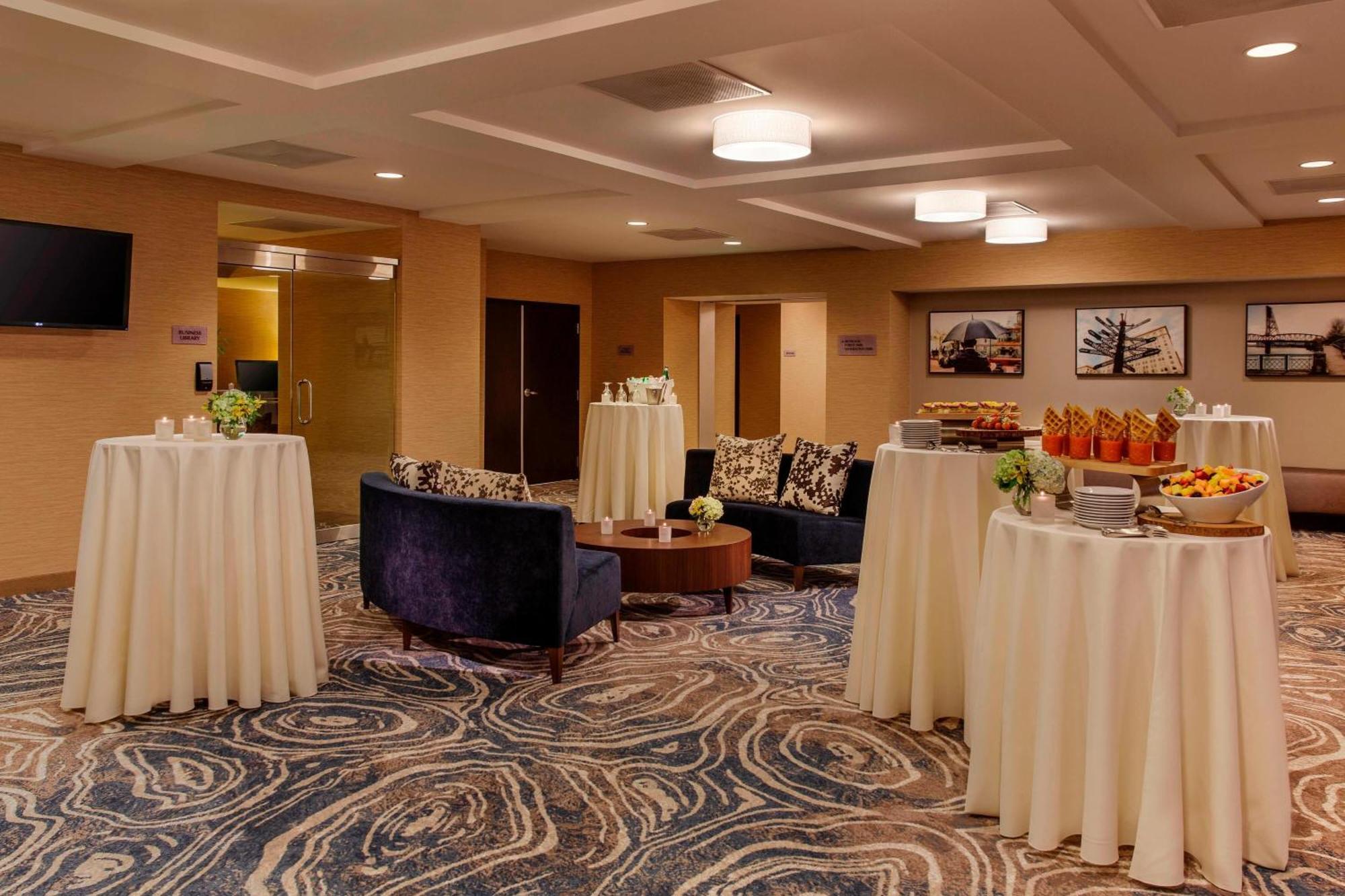 Courtyard By Marriott Portland City Center Экстерьер фото